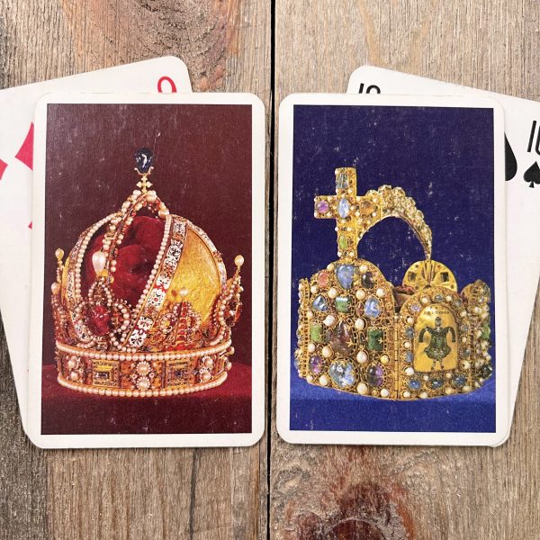 4 Assorted vintage playing cards featuring different crowns on red and blue backgrounds